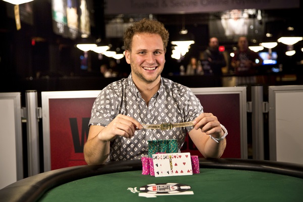 WSOP Day 20: Anderson and Milan Pose for Winner Pics
