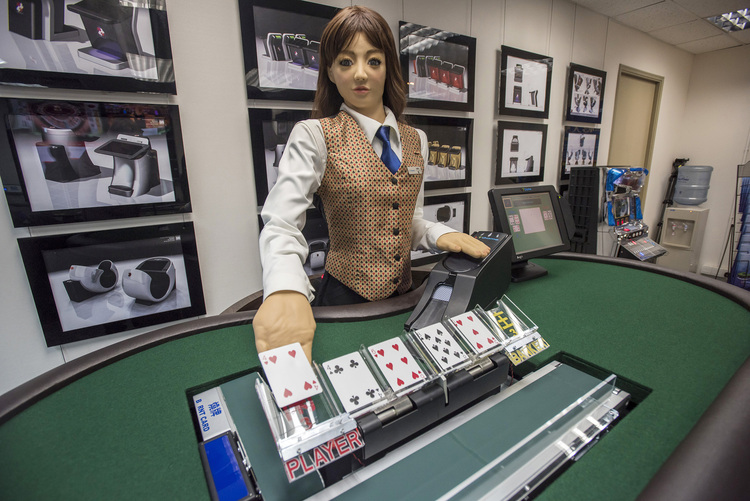Min the poker dealing robot