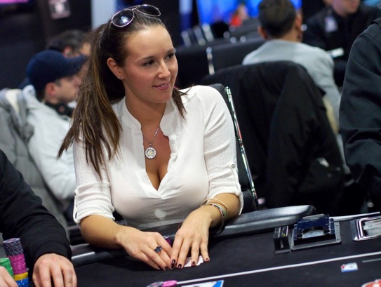 Anna Khait Receives Bad Beat on Survivor