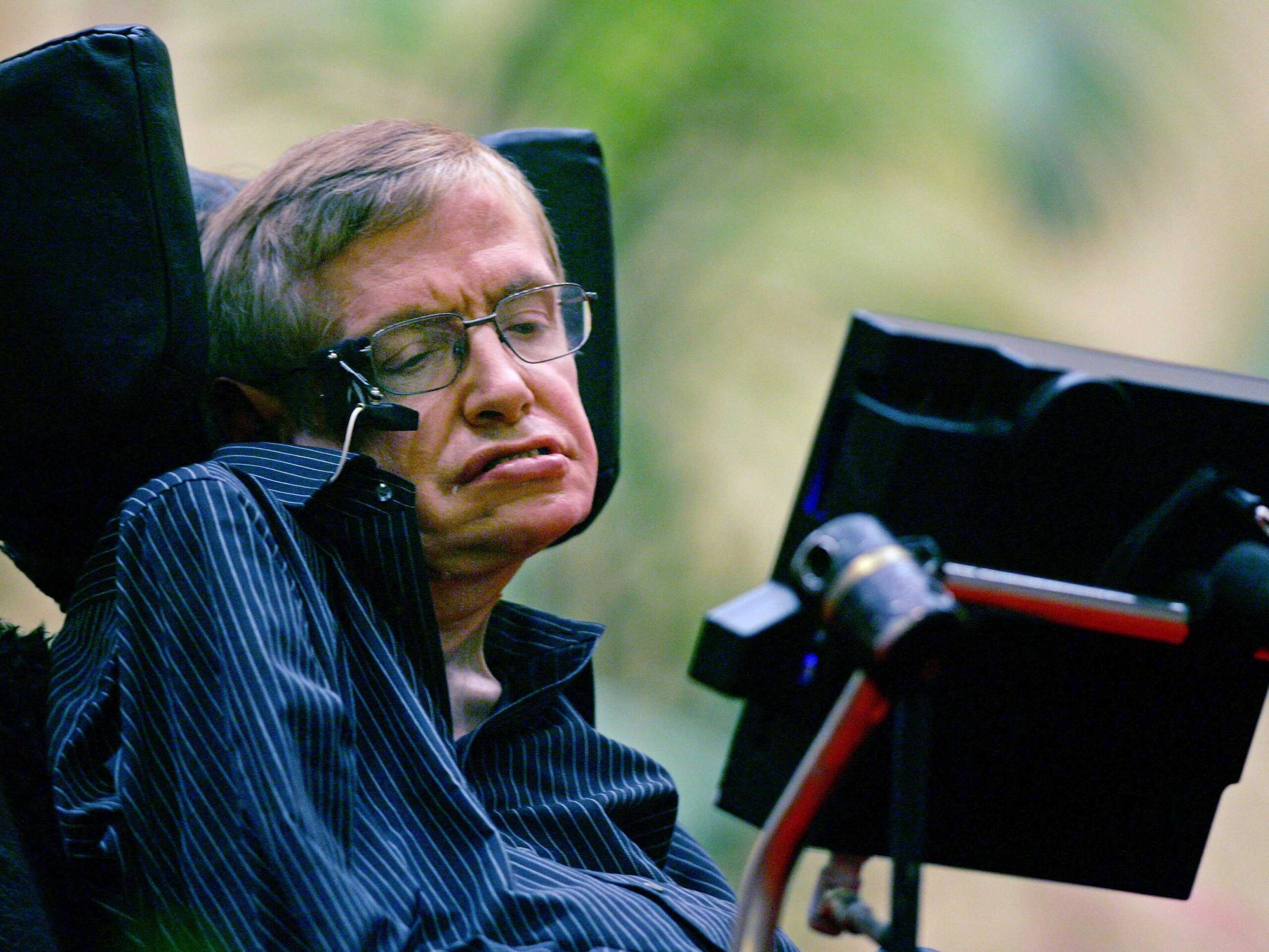 Stephen Hawking Sets Line for Destruction of Planet at 100 Years from Now