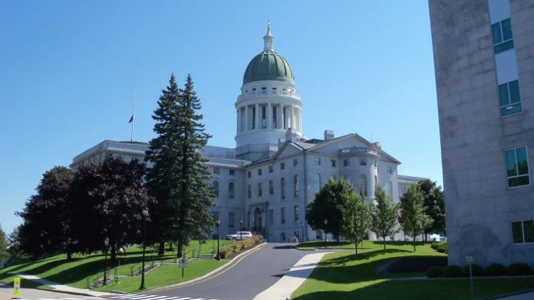 Daily Fantasy Sports Legalized in Maine, No Thanks to the Governor