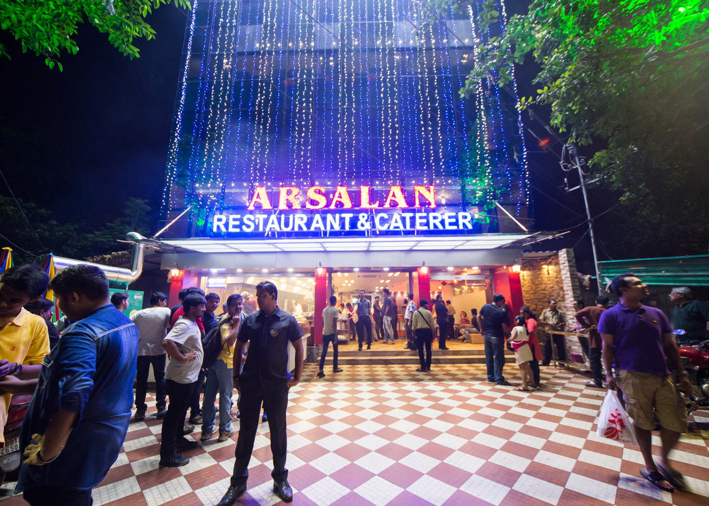 Indian Poker Crackdown Makes Chips Too Hot to Handle for Kolkata Curry King