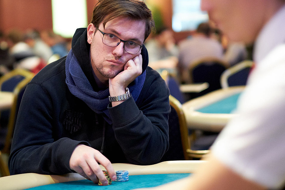 Julian Menhardt Leads WSOP Main Event 2.0