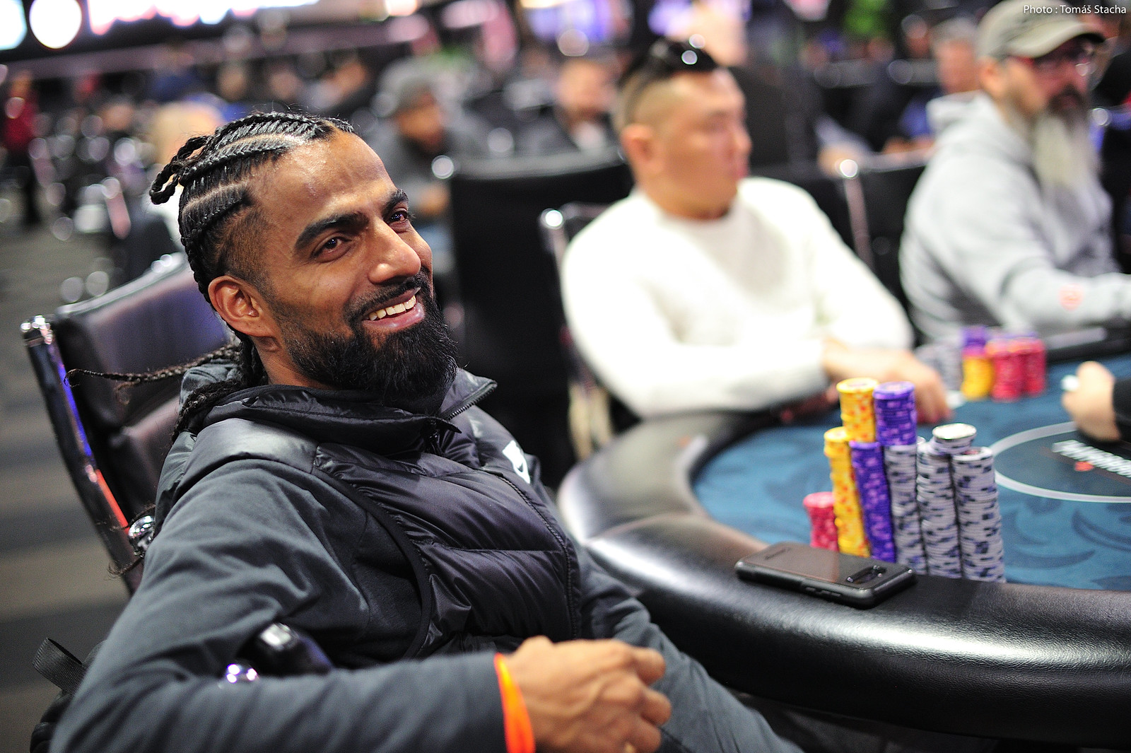 Senthuran Vijayaratnam Leads Hybrid WSOP Main Event