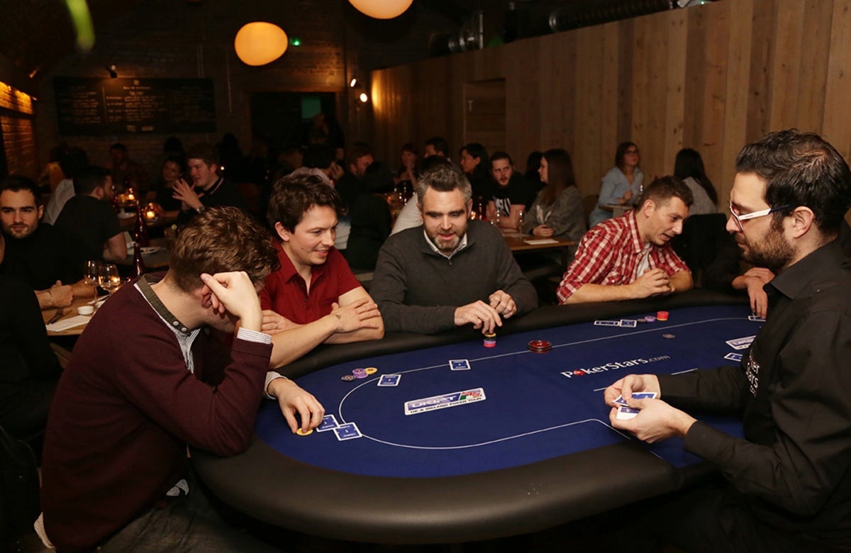 poker players table