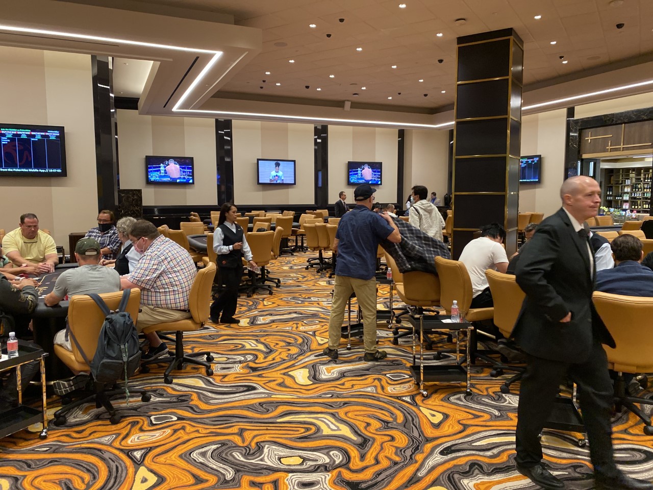resorts world poker room