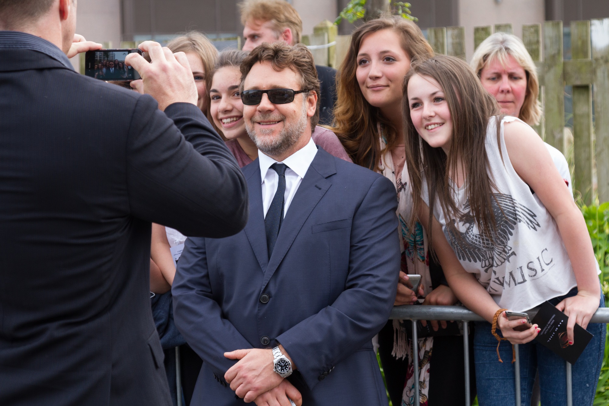 Russell Crowe Faces COVID Problems, Poker Face Filming Suspended in Australia