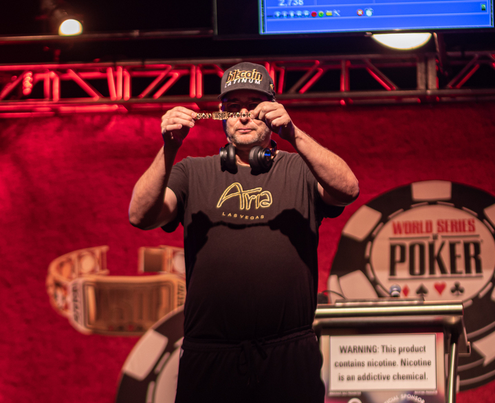 A Humble Hellmuth Recalls Poker Greats at WSOP Bracelet Presentation (VIDEO)