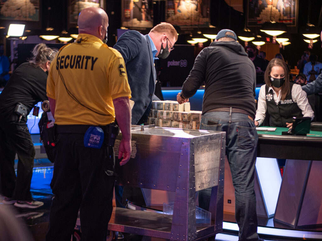 Unloading cash for the wsop 2021 main event final table. 