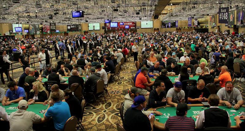 large wsop crowd